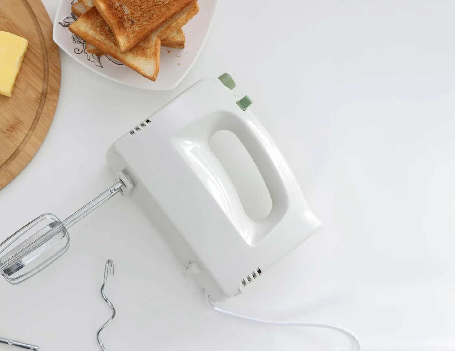 Electric hand mixer
